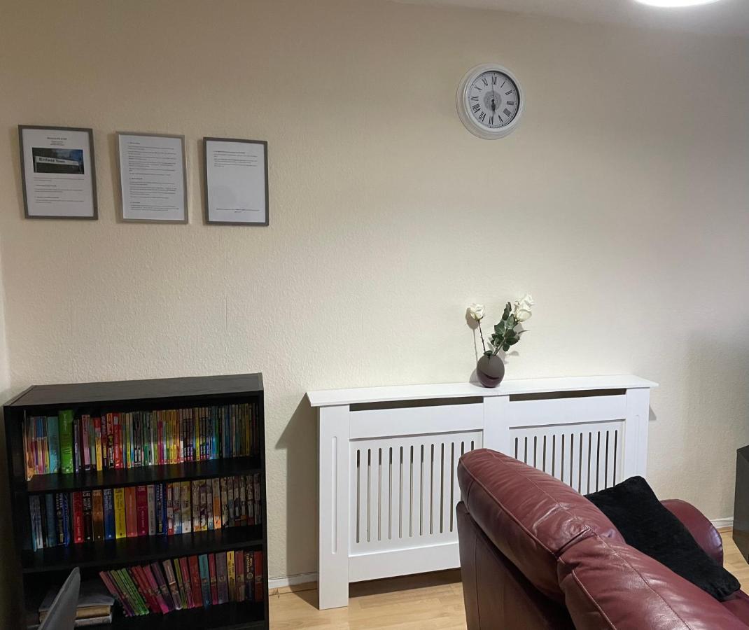 Nnk Air Bnb Енфийлд Екстериор снимка
